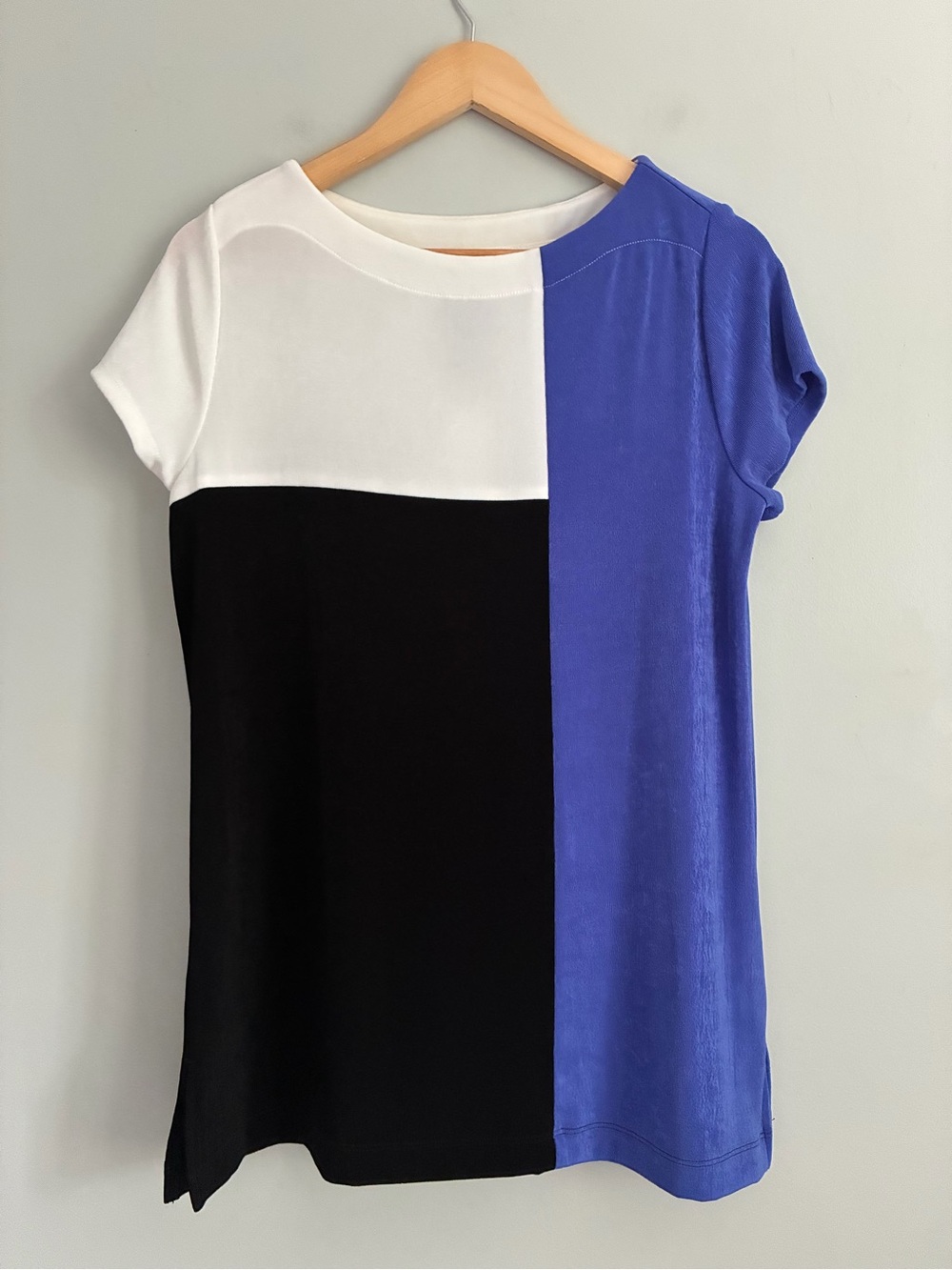 CHICOS Travelers Color-block Cap Sleeve Top in White, Black & Purple Size 1 M/L